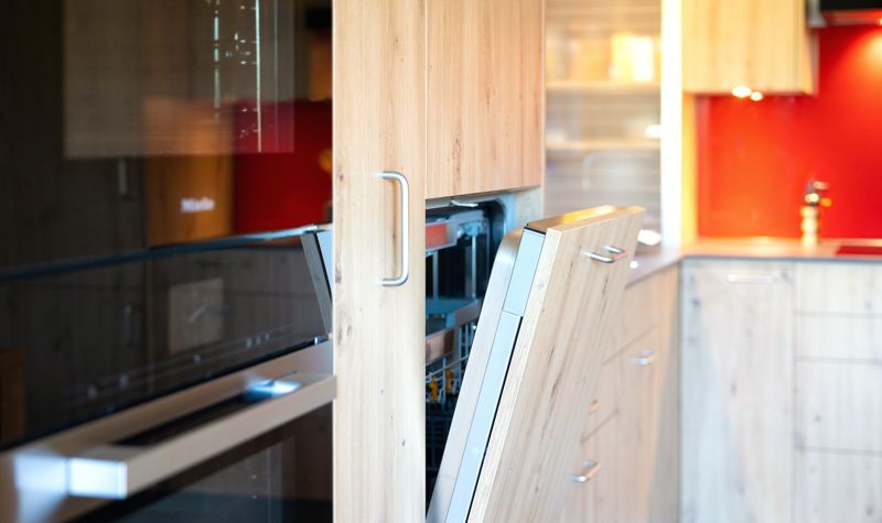 Geräteschrank und Geschirrspüler